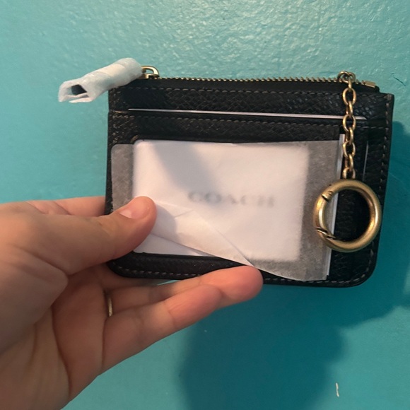 Coach Black Pebbled Leather Zip Card Case with Gold 'C' - Picture 4 of 5